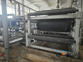 不銹鋼皮帶輸送機(jī)安裝現(xiàn)場(chǎng)